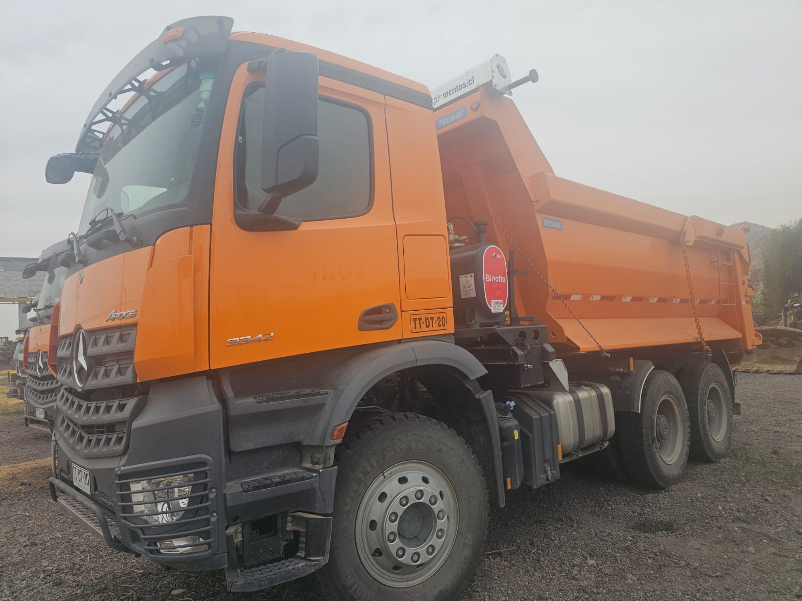 MERCEDES BENZ AROCS 3342 2025