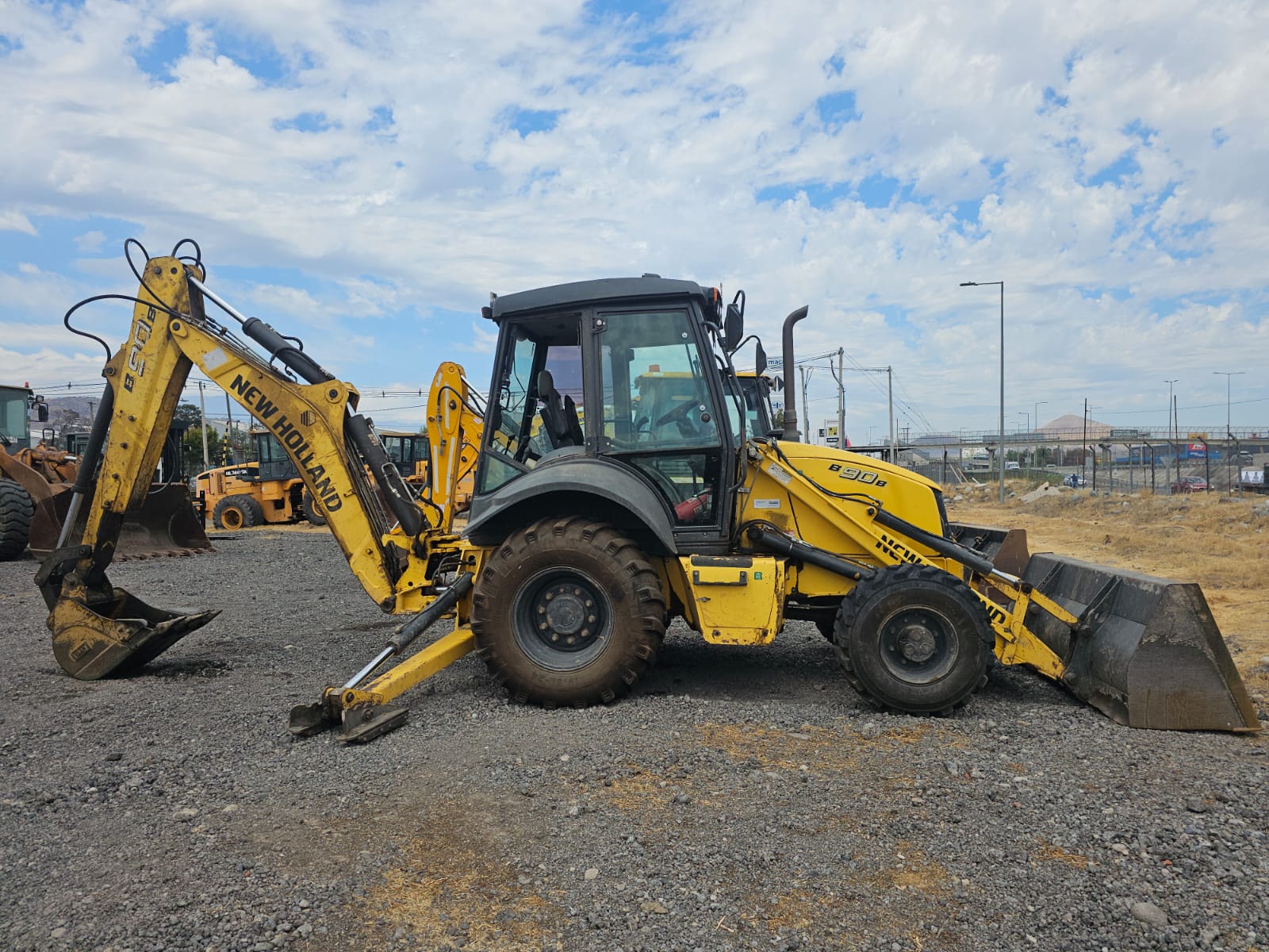 NEW HOLLAND B90B 2018