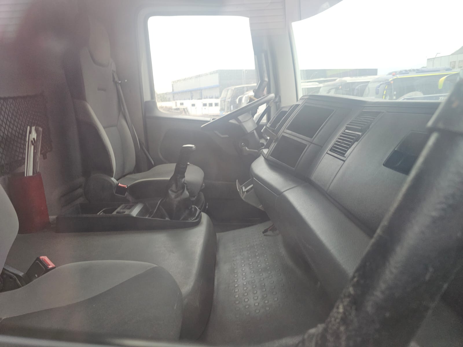 VOLKSWAGEN CONSTELLATION 31330 (6X4) 2025