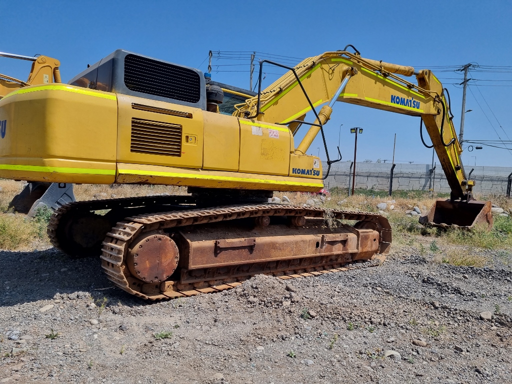 EXCAVADORA KOMATSU