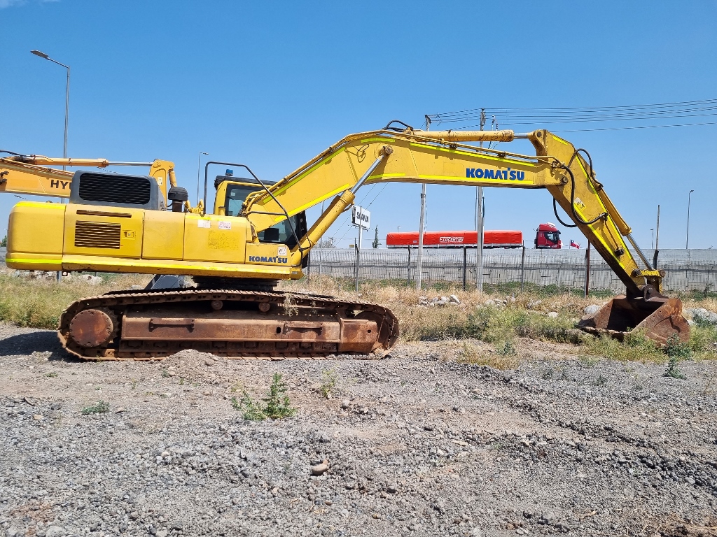 EXCAVADORA KOMATSU