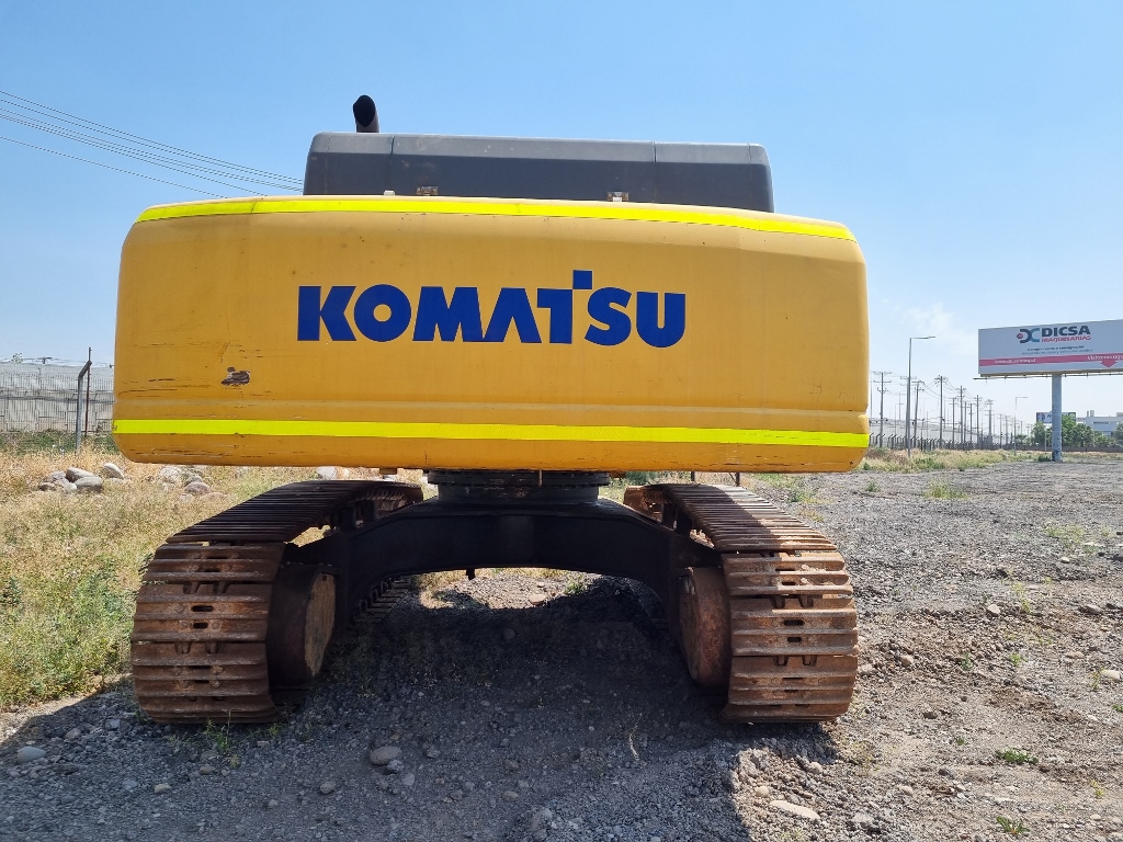 EXCAVADORA KOMATSU