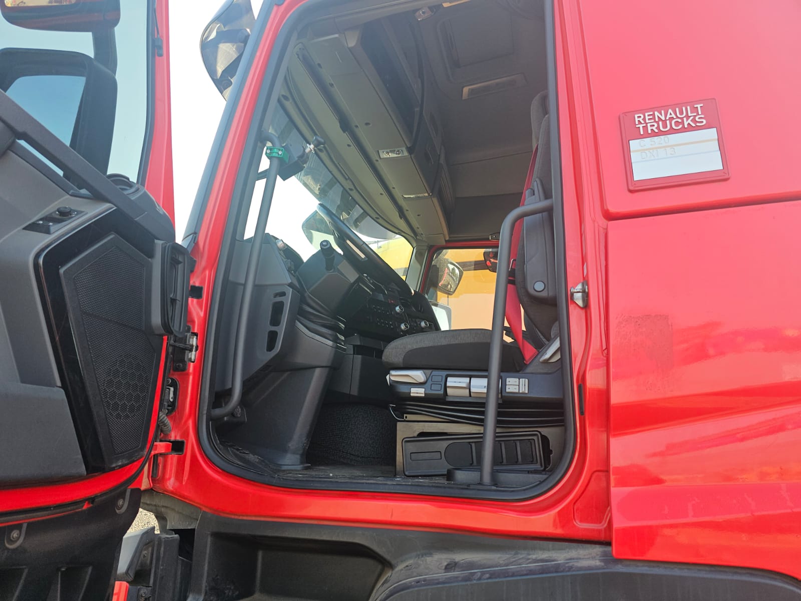 RENAULT C520 2023