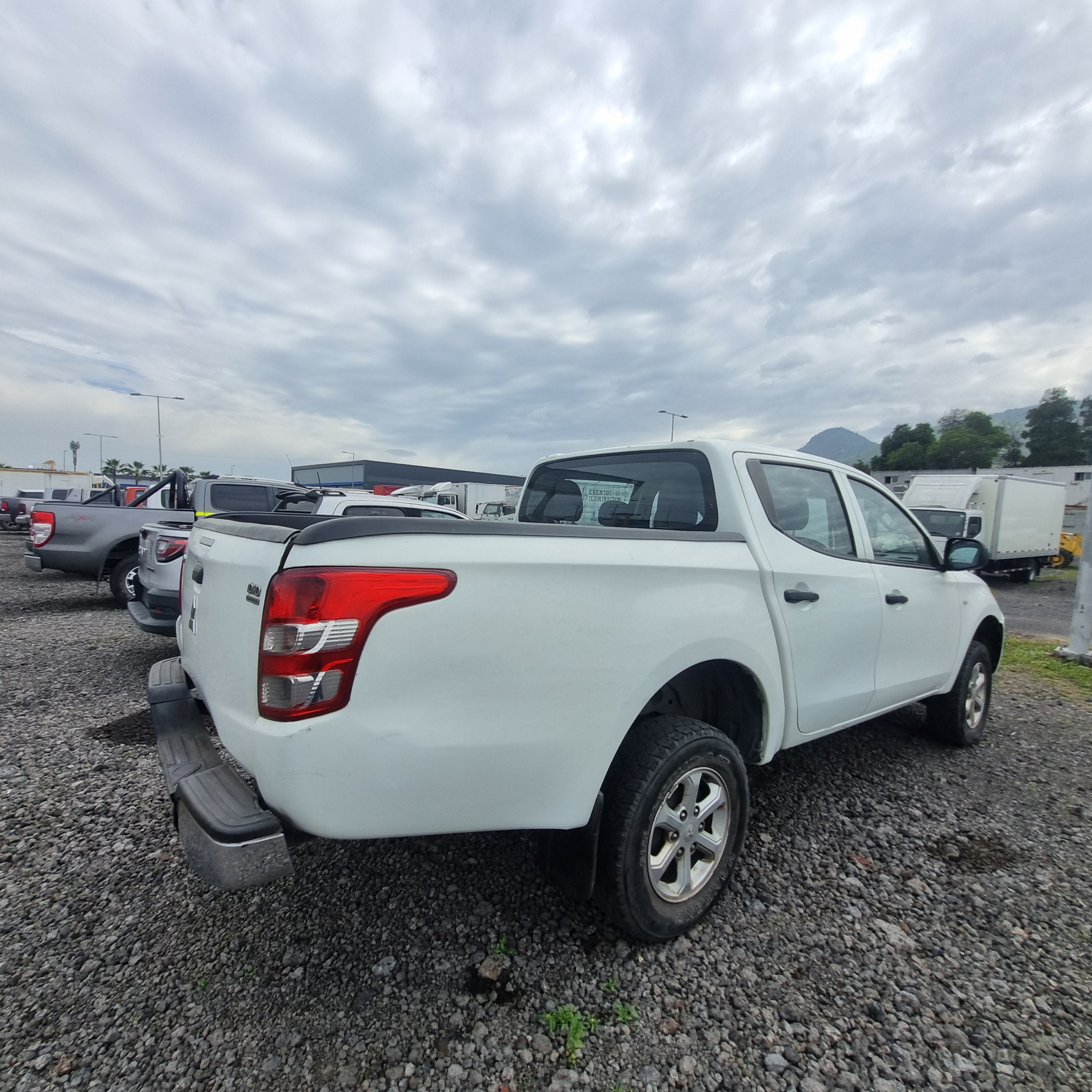 MITSUBISHI MOTORS L200 WORK CR 4X2 2017