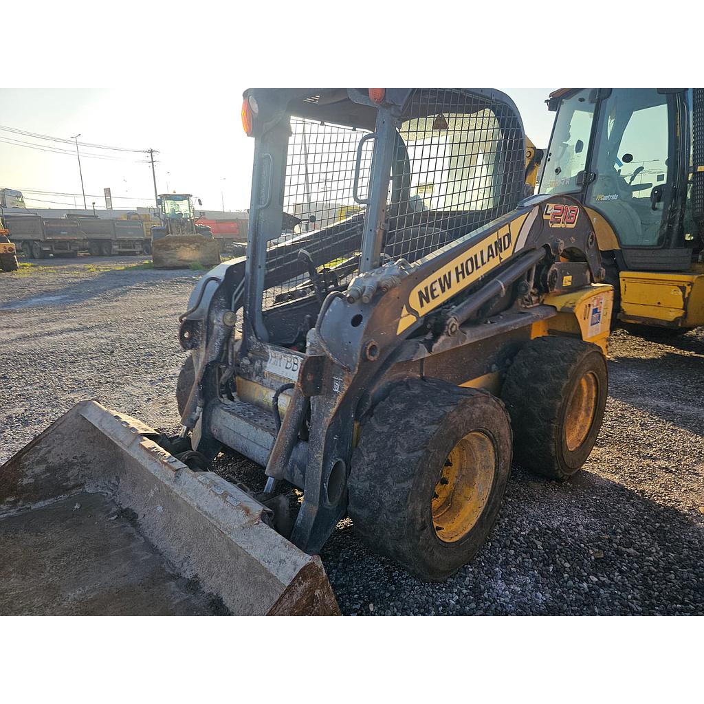 NEW HOLLAND L218 2016